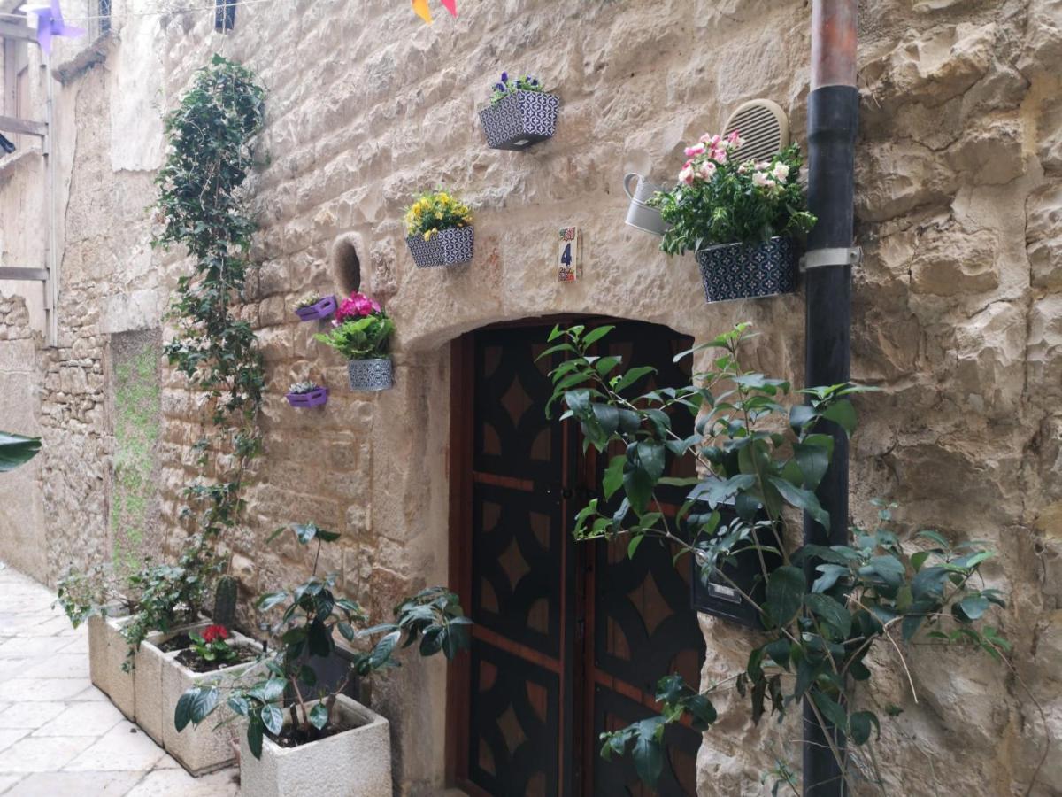 La Torretta Di Gigi - Soggiorno In Torre Medievale Bisceglie Bagian luar foto